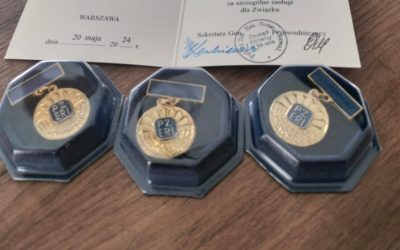 ZŁOCI NAUCZYCIELE