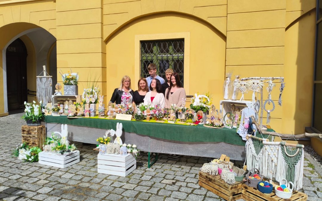WIELKANOCNY KIERMASZ RĘKODZIEŁA