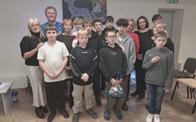 MAGIA ŚWIĄT W NASZYM MŁODZIEŻOWYM OŚRODKU SOCJOTERAPII – RELACJA ZE WSPÓLNEGO KOLĘDOWANIA