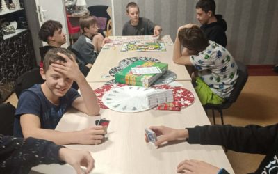 DZIEŃ PEŁEN SŁODKICH ATRAKCJI I WSPÓLNEJ ZABAWY W GRUPIE III MOS