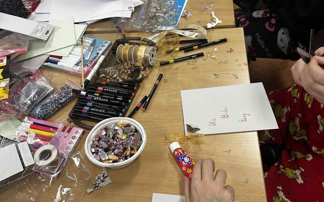 DZIEŃ BABCI I DZIEŃ DZIADKA – WYJĄTKOWE KARTKI PROSTO Z SERCA